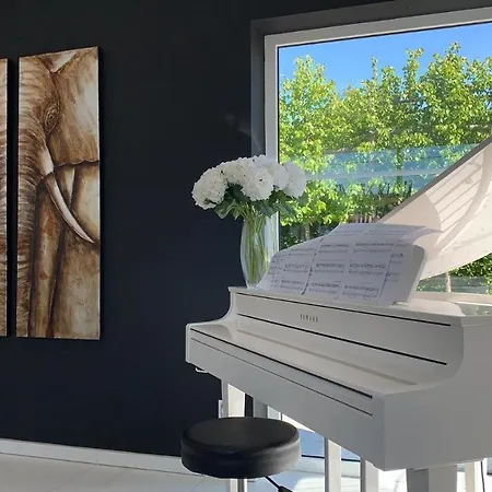 Le Piano Blanc